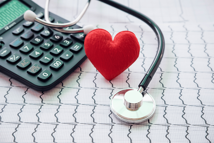 介護保険制度｜電卓・聴診器